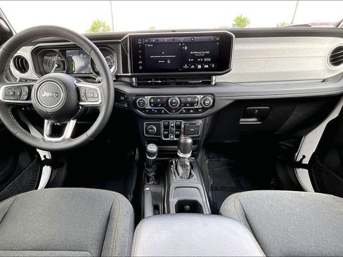 Used 2025 Jeep Wrangler Unlimited Sahara w/ Safety Group AWD/4WD image 9