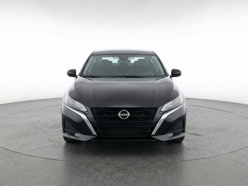 Used 2025 Nissan Altima 2.5 SV image 2