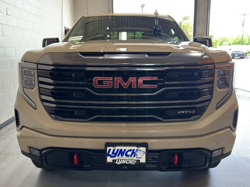 Used 2022 GMC Sierra 1500 AT4 w/ AT4 Premium Package AWD/4WD image 8