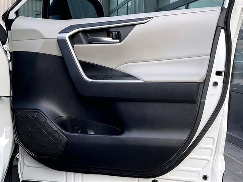 Used 2022 Toyota RAV4 XLE image 23