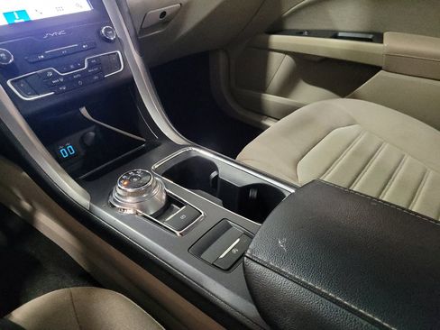Used 2019 Ford Fusion SE FWD image 26