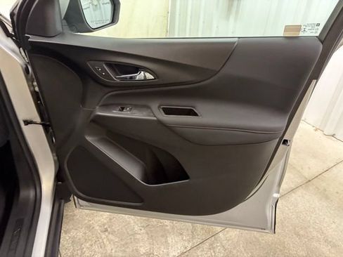 Used 2022 Chevrolet Equinox RS FWD image 30