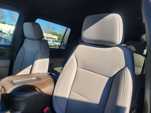 Used 2021 Chevrolet Suburban LS image 21