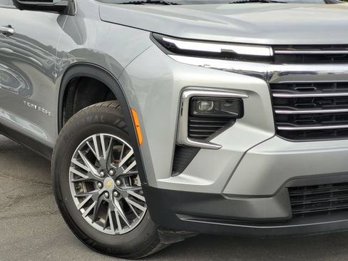 Used 2024 Chevrolet Traverse LT FWD image 10