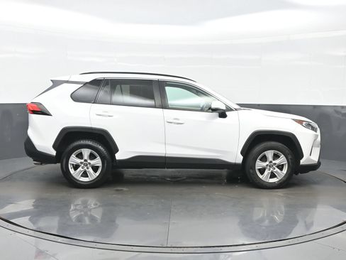 Used 2021 Toyota RAV4 XLE AWD/4WD image 7