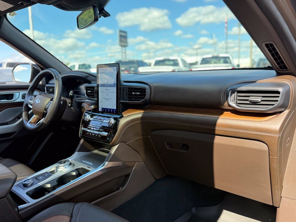 Certified 2021 Ford Explorer King Ranch w/ Premium Technology Package AWD/4WD image 18