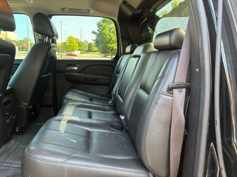 Used 2013 Chevrolet Avalanche LT image 17