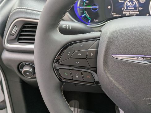 Used 2023 Chrysler Pacifica Limited w/ S Appearance Package image 18