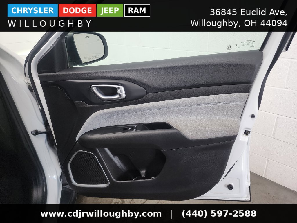 Used 2024 Jeep Compass Latitude AWD/4WD image 32