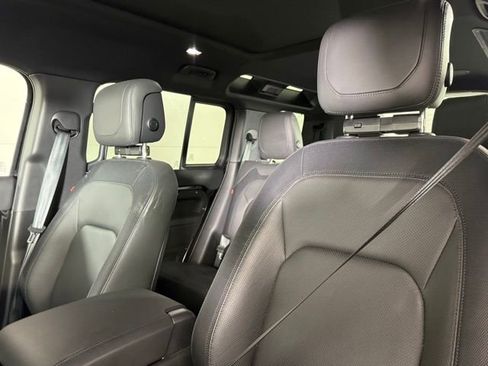 Used 2024 Land Rover Defender 110 X-Dynamic SE image 7