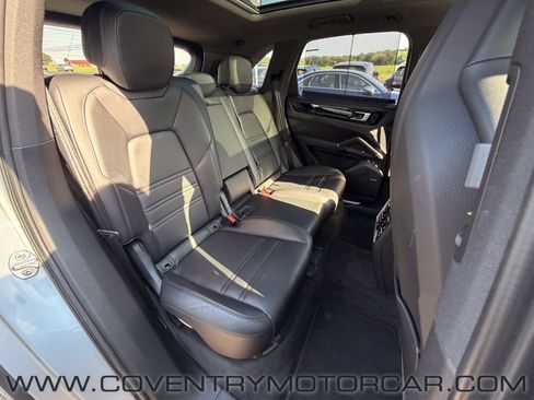 Used 2021 Porsche Cayenne AWD/4WD image 33