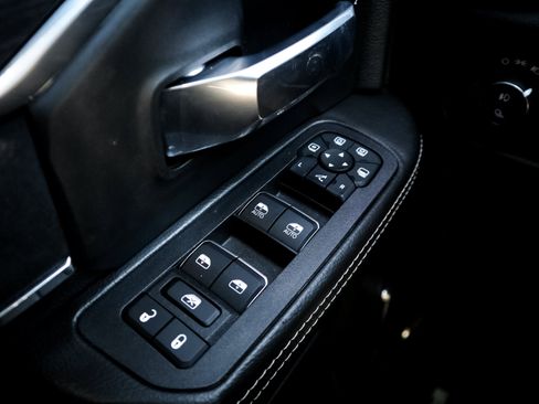 Used 2025 RAM 2500 Laramie AWD/4WD image 15