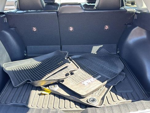 Used 2025 Toyota Corolla Cross XLE image 30