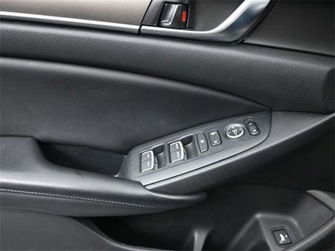 Used 2018 Honda Accord LX image 24