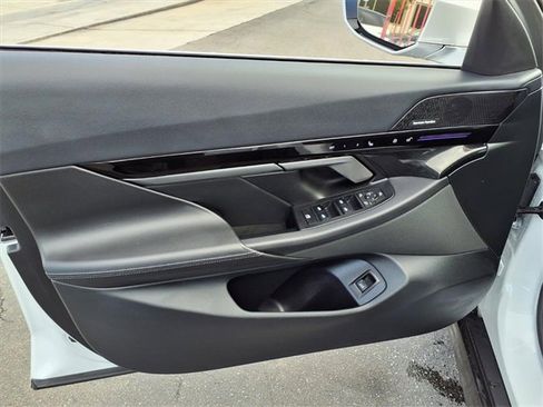 Used 2025 BMW 530i xDrive image 11