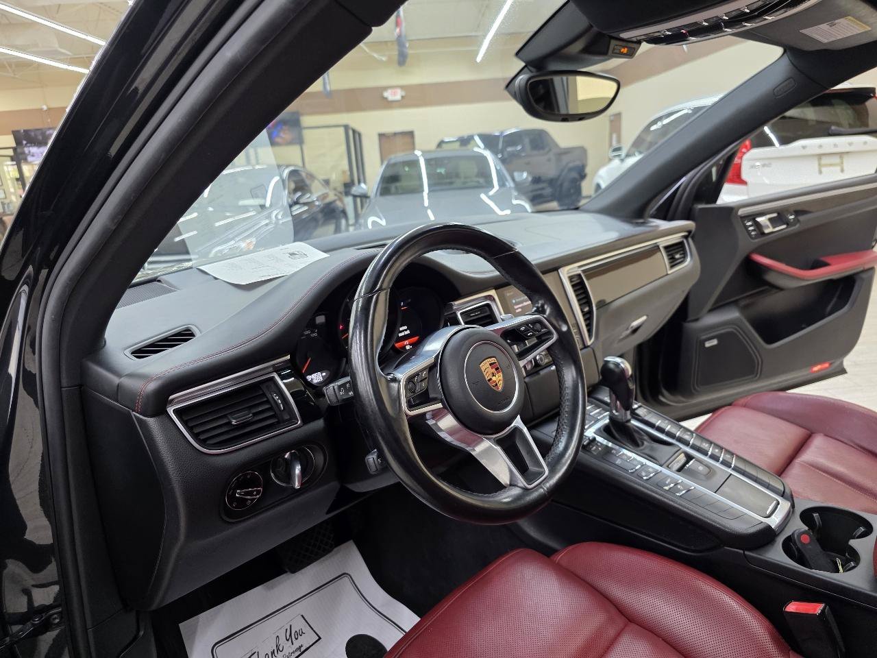 Used 2018 Porsche Macan AWD/4WD image 19