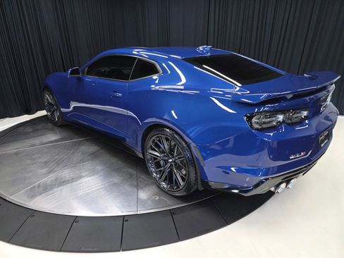 Used 2019 Chevrolet Camaro ZL1 RWD image 10