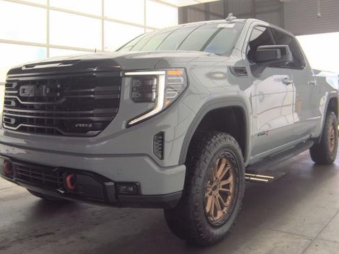 Used 2024 GMC Sierra 1500 AT4 w/ Technology Package AWD/4WD image 5