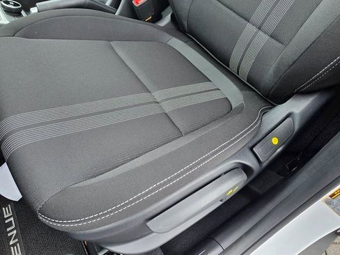 New 2025 Hyundai Venue SEL image 16