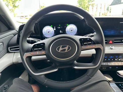 Used 2026 Hyundai Elantra Limited FWD image 38