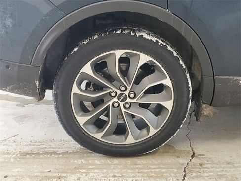 Certified 2022 Lincoln Nautilus Reserve w/ Equipment Group 201A image 5