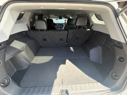 Used 2024 GMC Terrain SLT AWD/4WD image 46