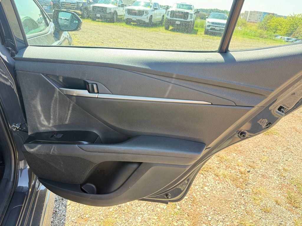 Used 2026 Toyota Camry SE FWD image 38