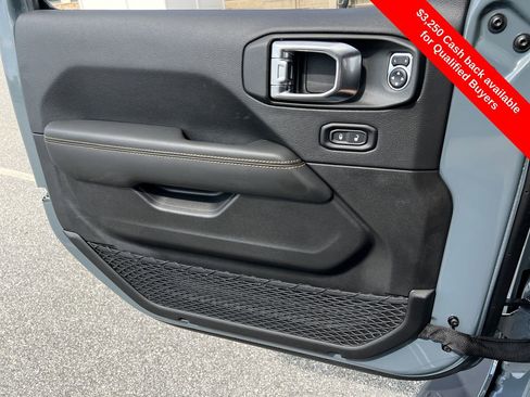 New 2025 Jeep Gladiator Sport image 16