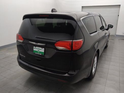 Used 2019 Chrysler Pacifica Touring Plus w/ Tire & Wheel Group FWD image 7