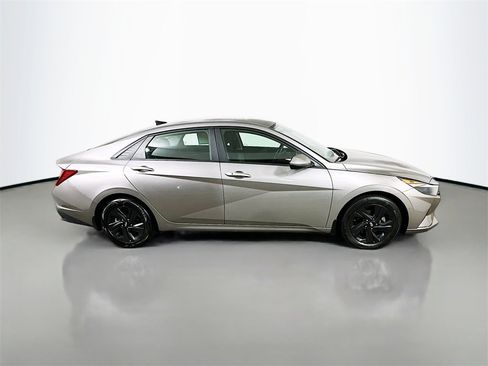 Used 2022 Hyundai Elantra SEL image 7