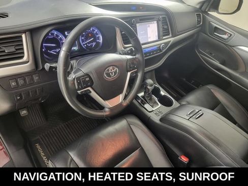 Used 2019 Toyota Highlander XLE AWD/4WD image 12