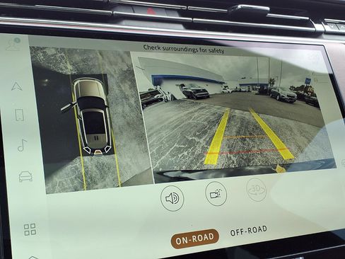 Used 2023 Land Rover Range Rover SE image 11