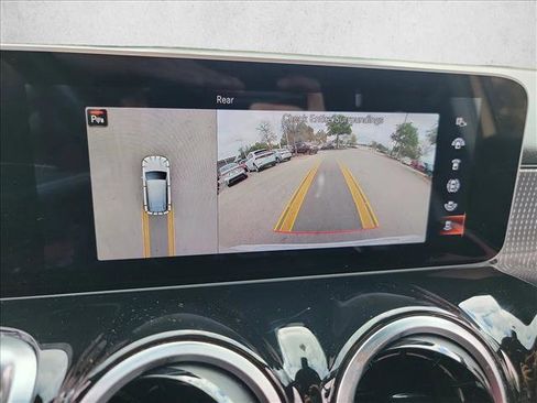 Used 2020 Mercedes-Benz GLB 250 image 22