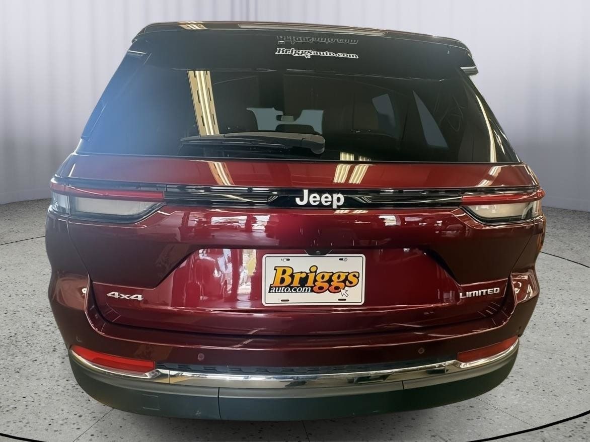 Used 2025 Jeep Grand Cherokee Limited AWD/4WD image 4