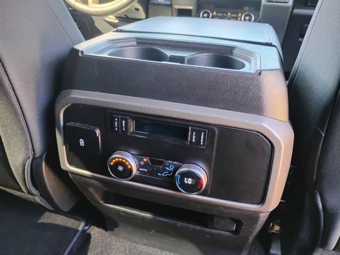 Used 2020 Ford Expedition XLT image 19