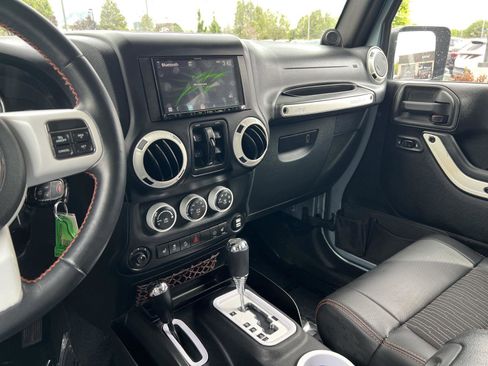 Used 2012 Jeep Wrangler Unlimited Sahara AWD/4WD image 34