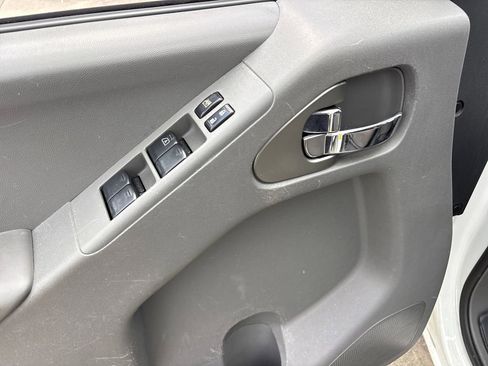 Used 2017 Nissan Frontier SV RWD image 16