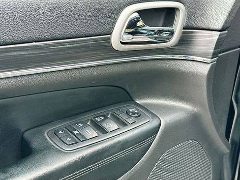 Used 2019 Jeep Grand Cherokee Limited w/ Luxury Group II image 18