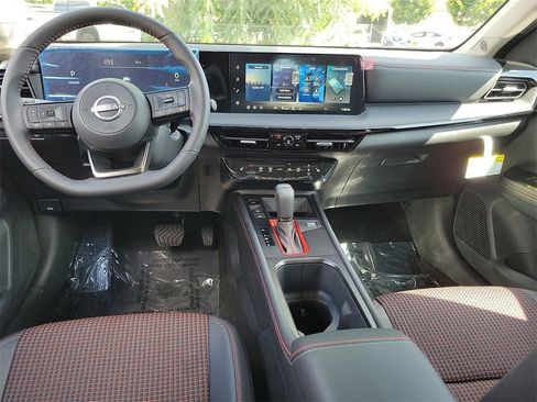 New 2026 Nissan Kicks SR w/ SR Premium Package FWD image 4