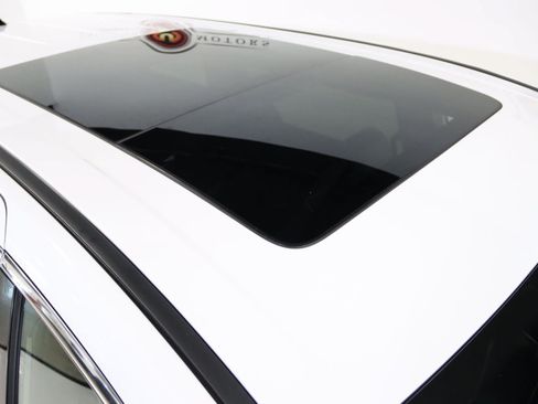Used 2026 Chrysler Pacifica Limited FWD image 7