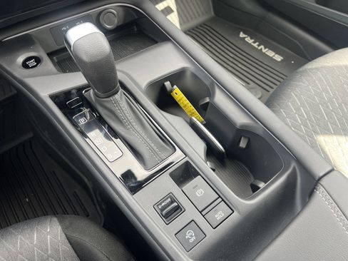 New 2026 Nissan Sentra SV w/ SV Convenience Package FWD image 8