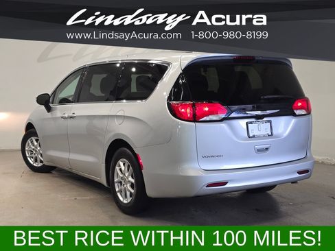 Used 2023 Chrysler Voyager LX FWD image 4
