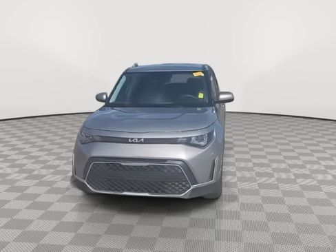 Used 2023 Kia Soul LX image 3