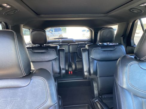 Used 2021 Ford Explorer ST w/ Equipment Group 401A AWD/4WD image 8