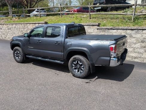 Used 2020 Toyota Tacoma TRD Off-Road AWD/4WD image 7