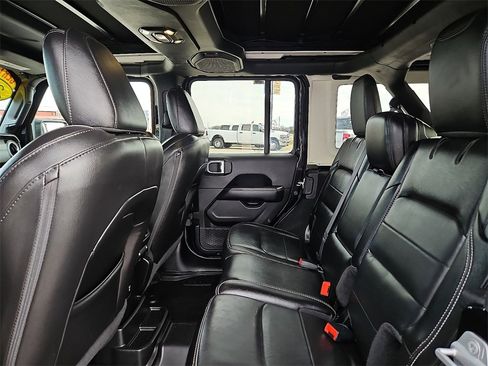 Used 2020 Jeep Wrangler Unlimited Sahara image 17