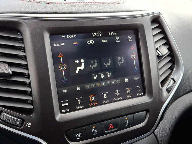 Used 2019 Jeep Cherokee Trailhawk AWD/4WD image 17