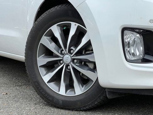 Used 2017 Kia Sedona SX image 2