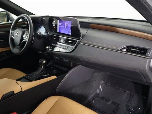 Certified 2023 Lexus ES 300h w/ Premium Package image 9