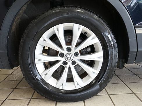 Used 2018 Volkswagen Tiguan SE w/ Front Fog Lights Package FWD image 52